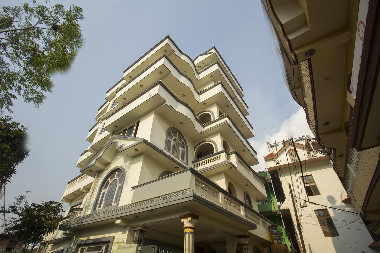 Oyo 145 Sirahali Khusbu Hotel &Lodge Катманду Екстериор снимка