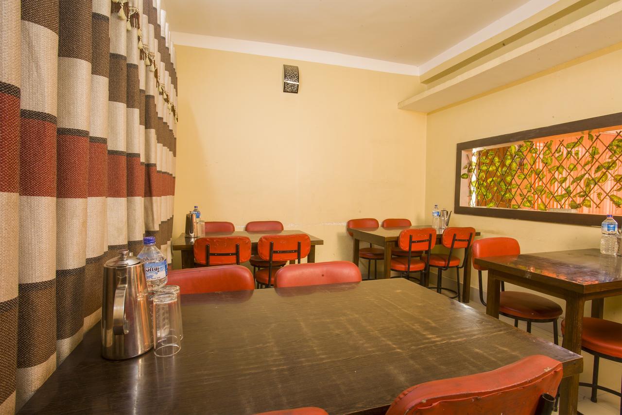 Oyo 145 Sirahali Khusbu Hotel &Lodge Катманду Екстериор снимка