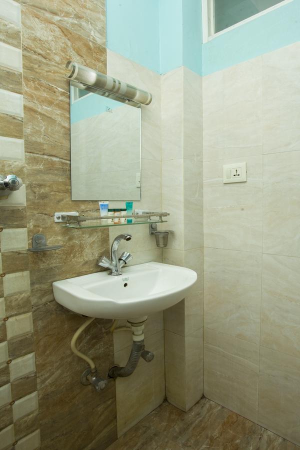 Oyo 145 Sirahali Khusbu Hotel &Lodge Катманду Екстериор снимка
